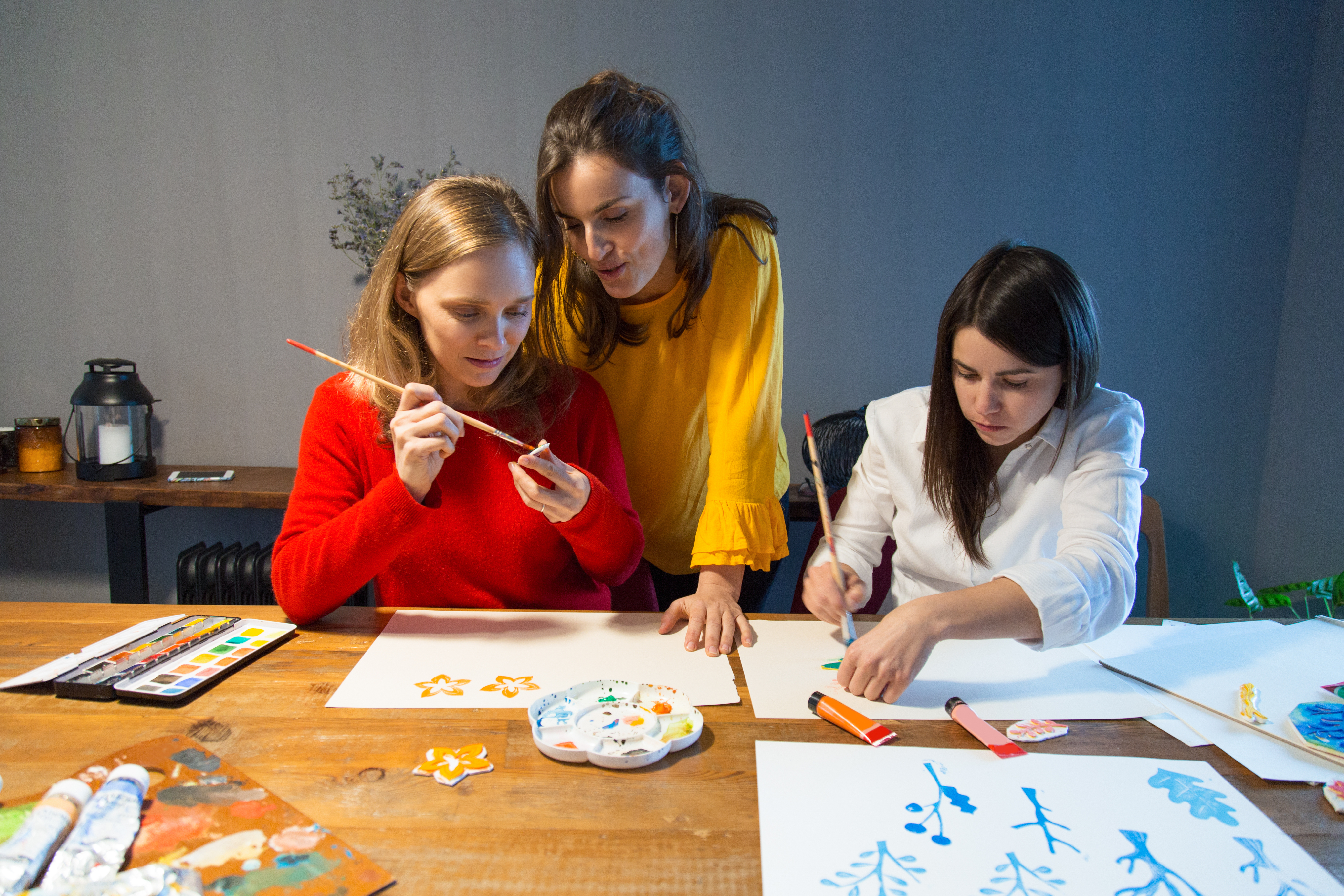 People enjoying a creative class3